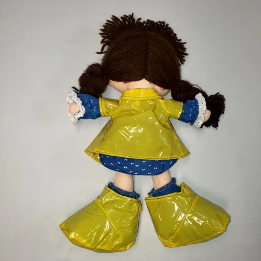 17” Tootsie Doll Raincoat & Shoes Big Feet Yarn Hair VTG 1984